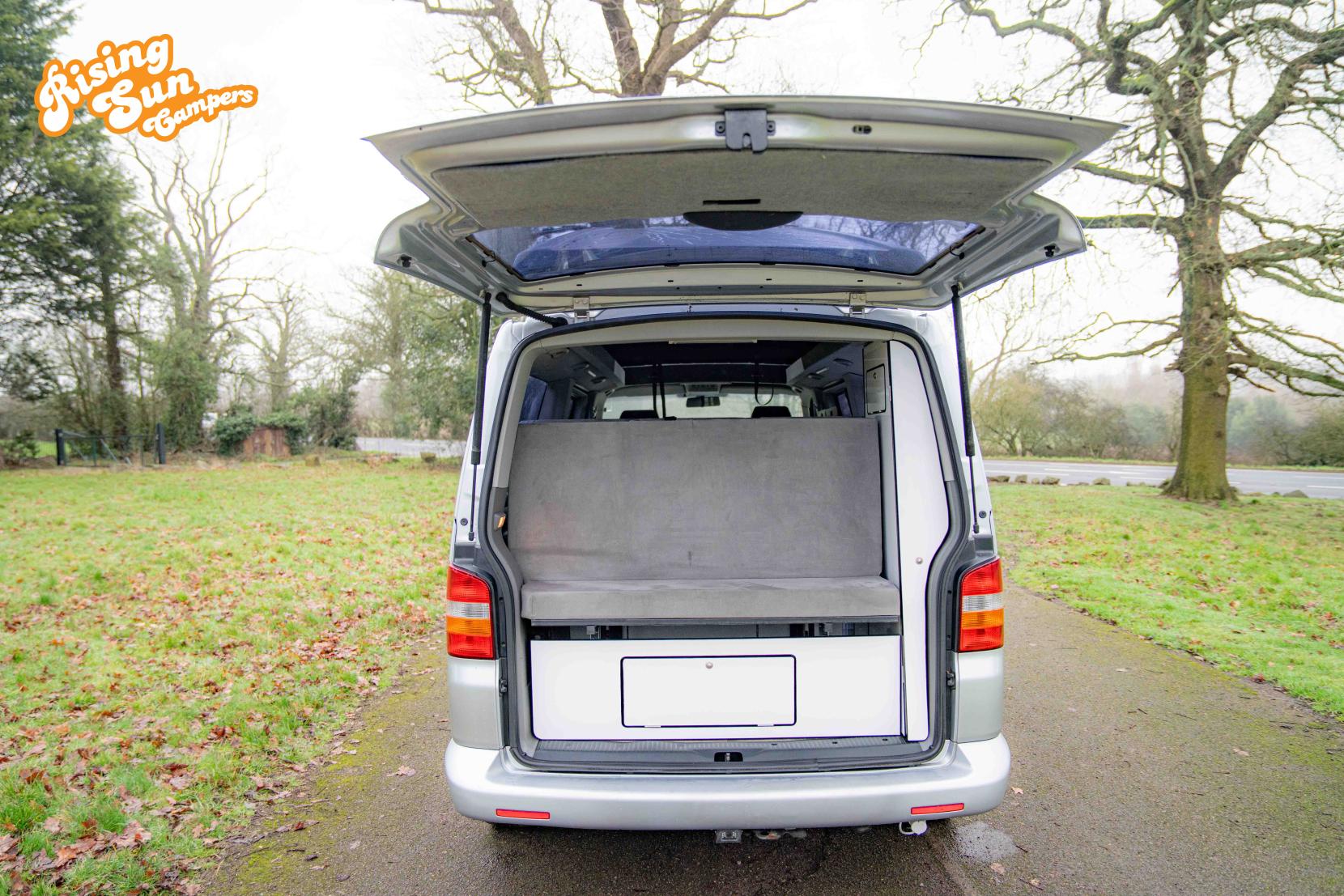 Volkswagen Transporter 2.5 TDI T30 SE Camper 4dr Diesel Auto L3 H1 (251 g/km, 128 bhp)