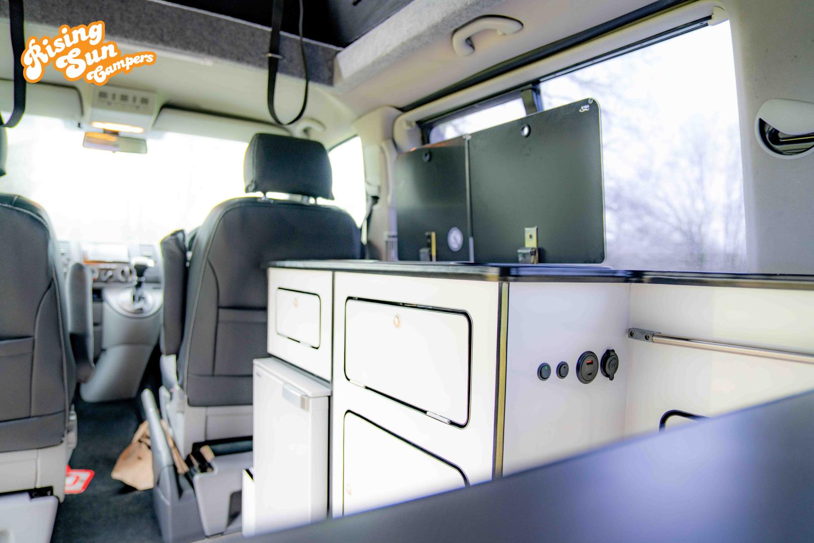 Volkswagen Transporter 2.5 TDI T30 SE Camper 4dr Diesel Auto L3 H1 (251 g/km, 128 bhp)