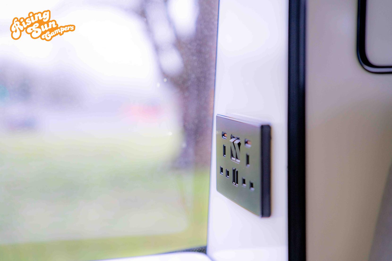 Volkswagen Transporter 2.5 TDI T30 SE Camper 4dr Diesel Auto L3 H1 (251 g/km, 128 bhp)