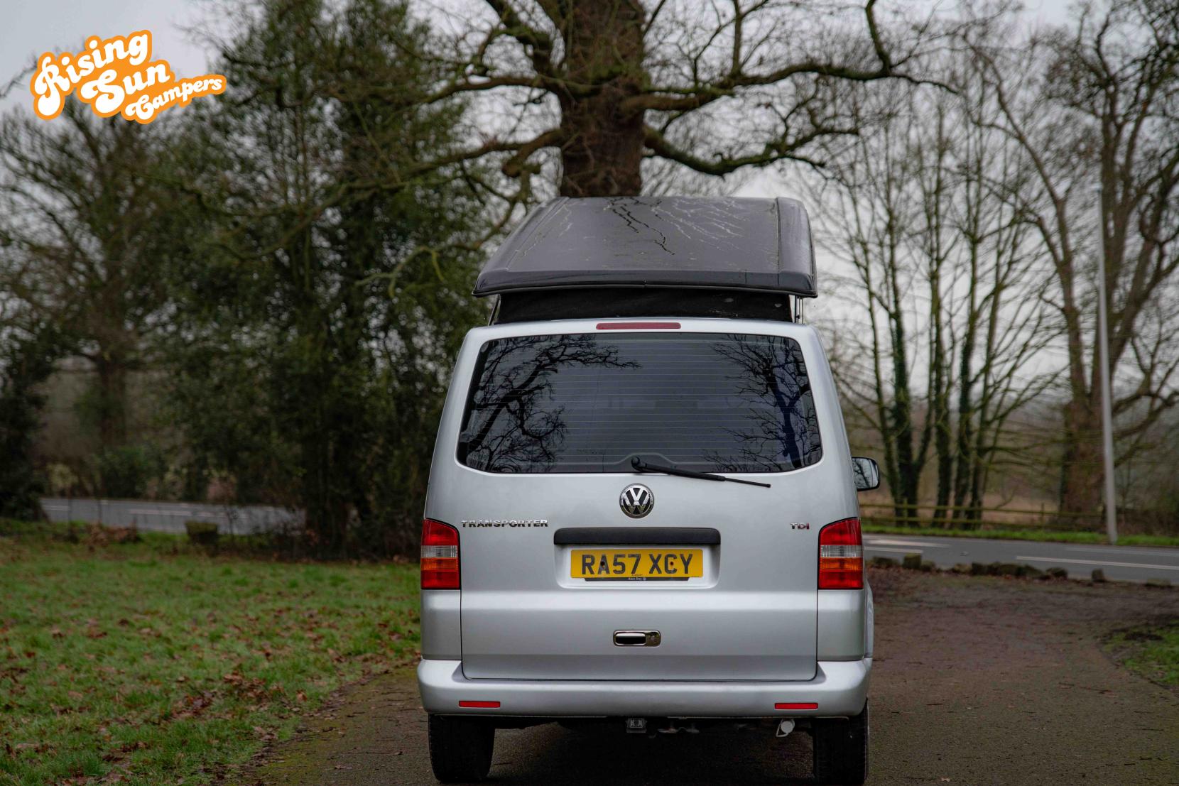 Volkswagen Transporter 2.5 TDI T30 SE Camper 4dr Diesel Auto L3 H1 (251 g/km, 128 bhp)