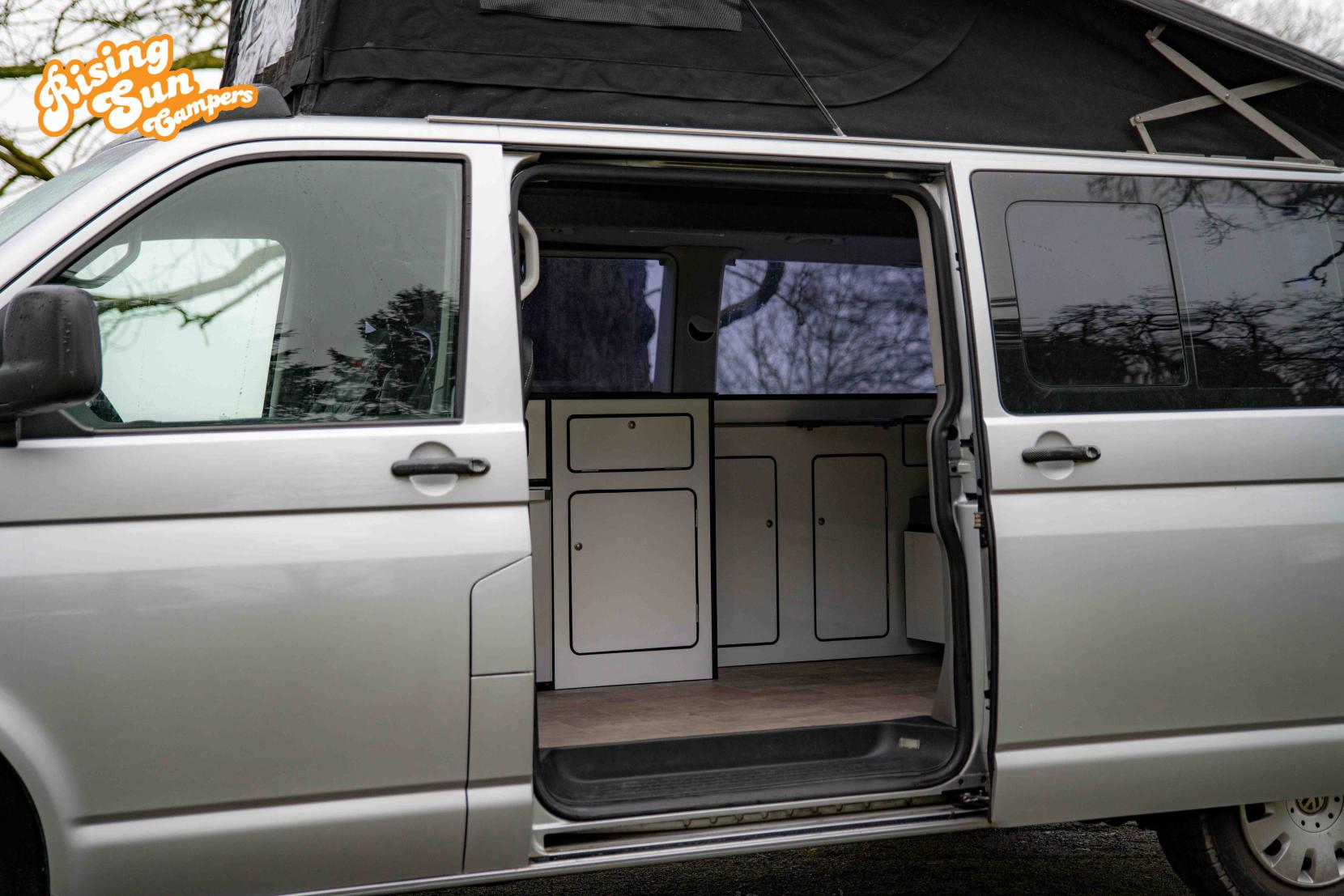 Volkswagen Transporter 2.5 TDI T30 SE Camper 4dr Diesel Auto L3 H1 (251 g/km, 128 bhp)