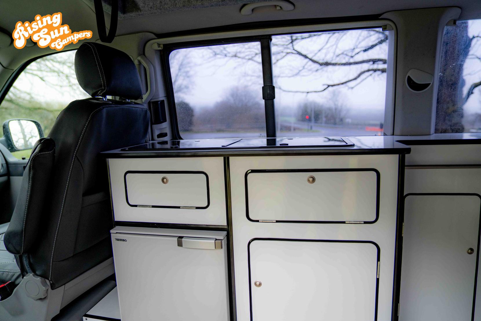 Volkswagen Transporter 2.5 TDI T30 SE Camper 4dr Diesel Auto L3 H1 (251 g/km, 128 bhp)