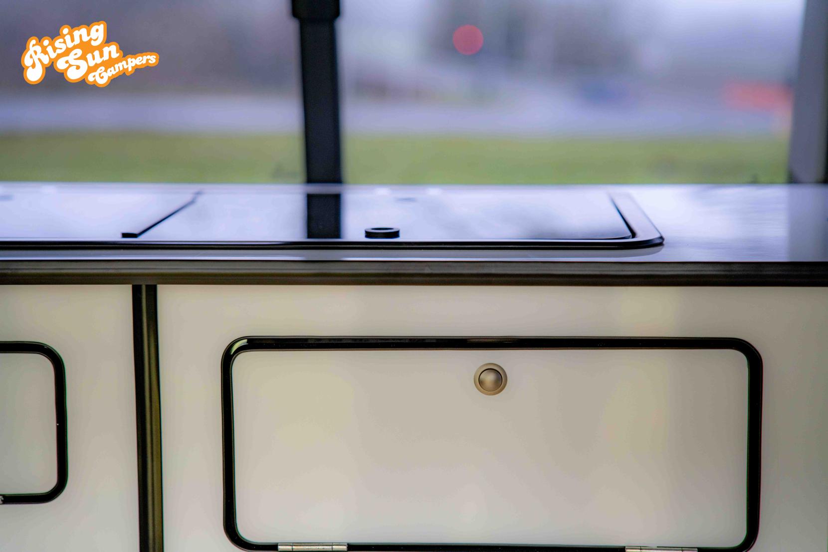 Volkswagen Transporter 2.5 TDI T30 SE Camper 4dr Diesel Auto L3 H1 (251 g/km, 128 bhp)