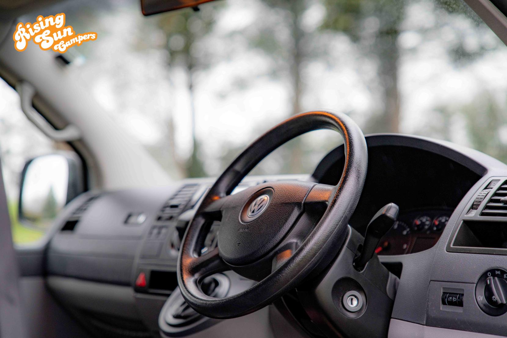 Volkswagen Transporter 2.5 TDI T30 SE Camper 4dr Diesel Auto L3 H1 (251 g/km, 128 bhp)