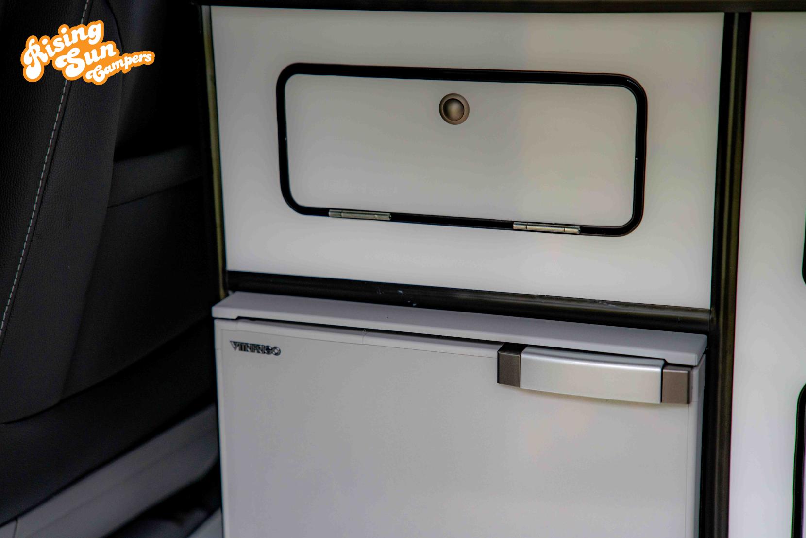 Volkswagen Transporter 2.5 TDI T30 SE Camper 4dr Diesel Auto L3 H1 (251 g/km, 128 bhp)