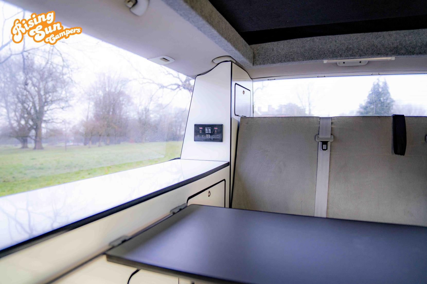 Volkswagen Transporter 2.5 TDI T30 SE Camper 4dr Diesel Auto L3 H1 (251 g/km, 128 bhp)