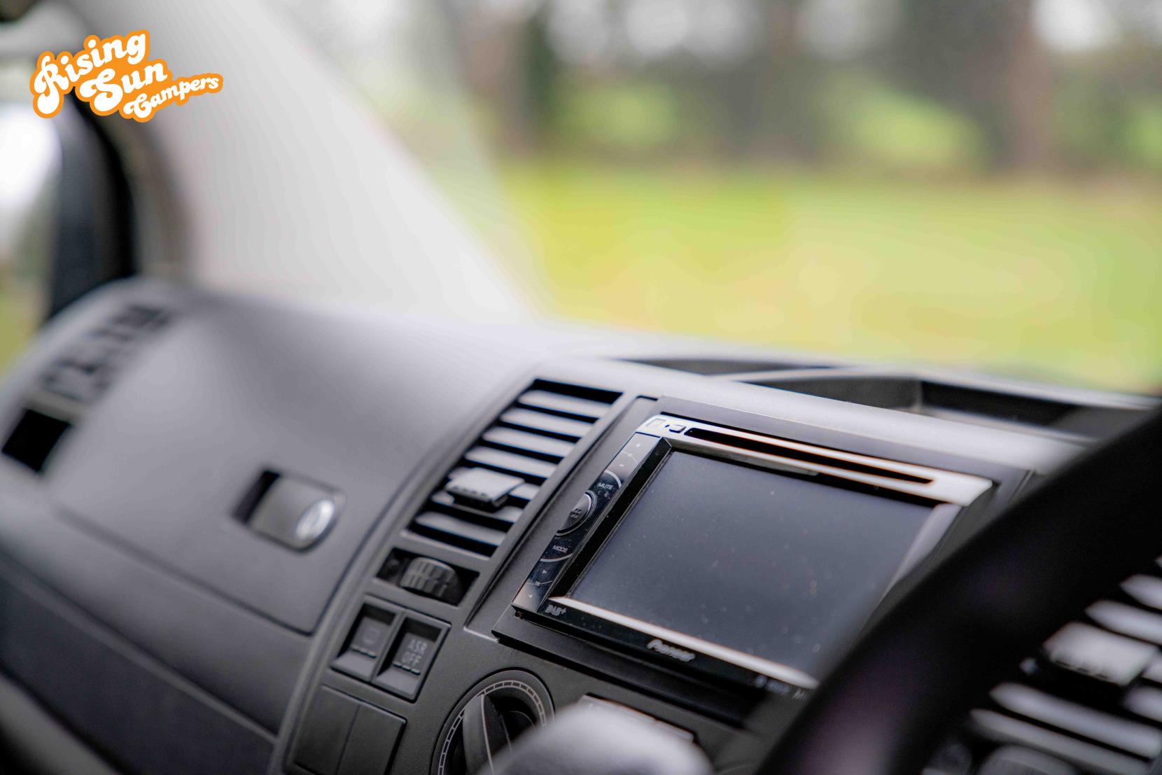 Volkswagen Transporter 2.5 TDI T30 SE Camper 4dr Diesel Auto L3 H1 (251 g/km, 128 bhp)