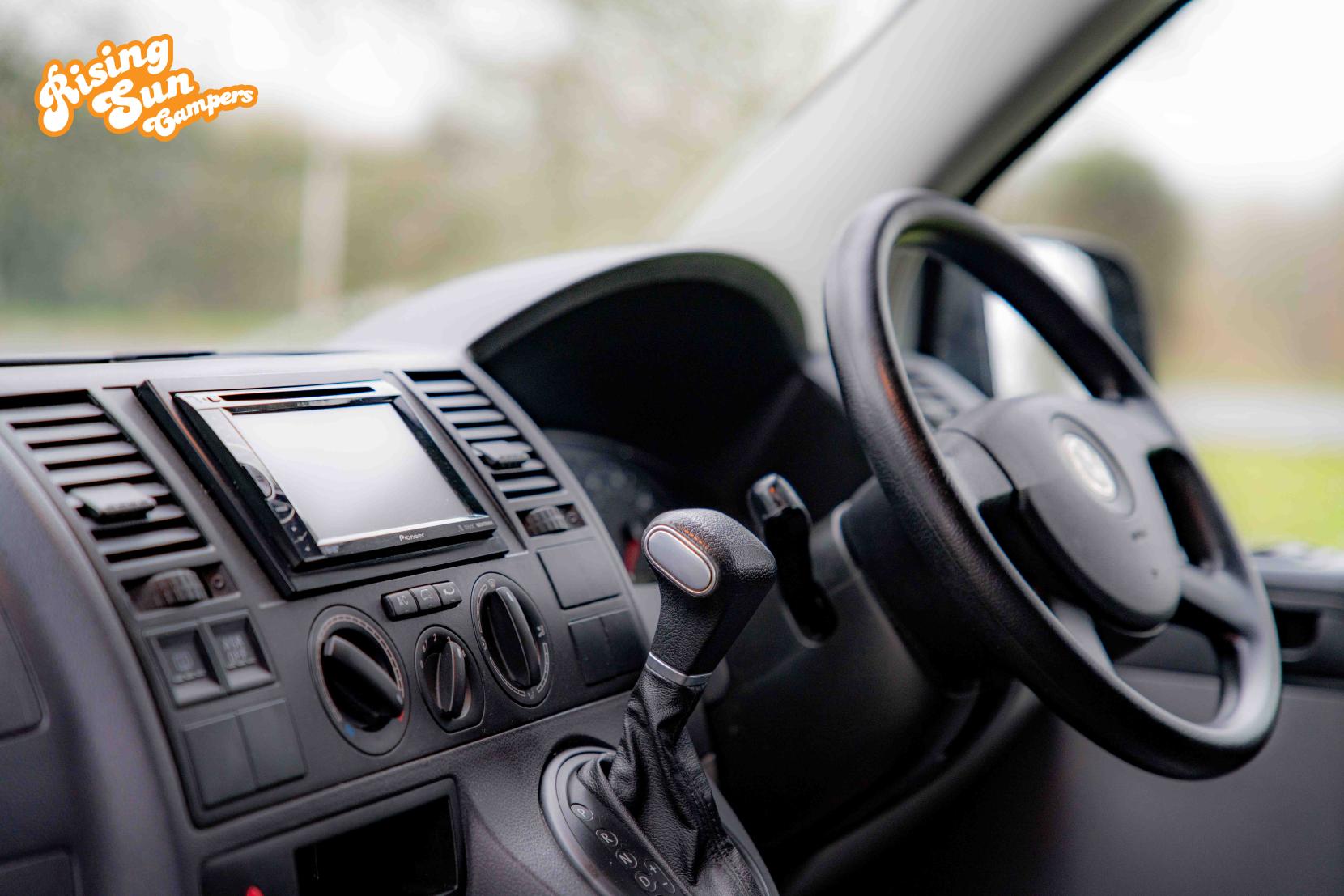 Volkswagen Transporter 2.5 TDI T30 SE Camper 4dr Diesel Auto L3 H1 (251 g/km, 128 bhp)