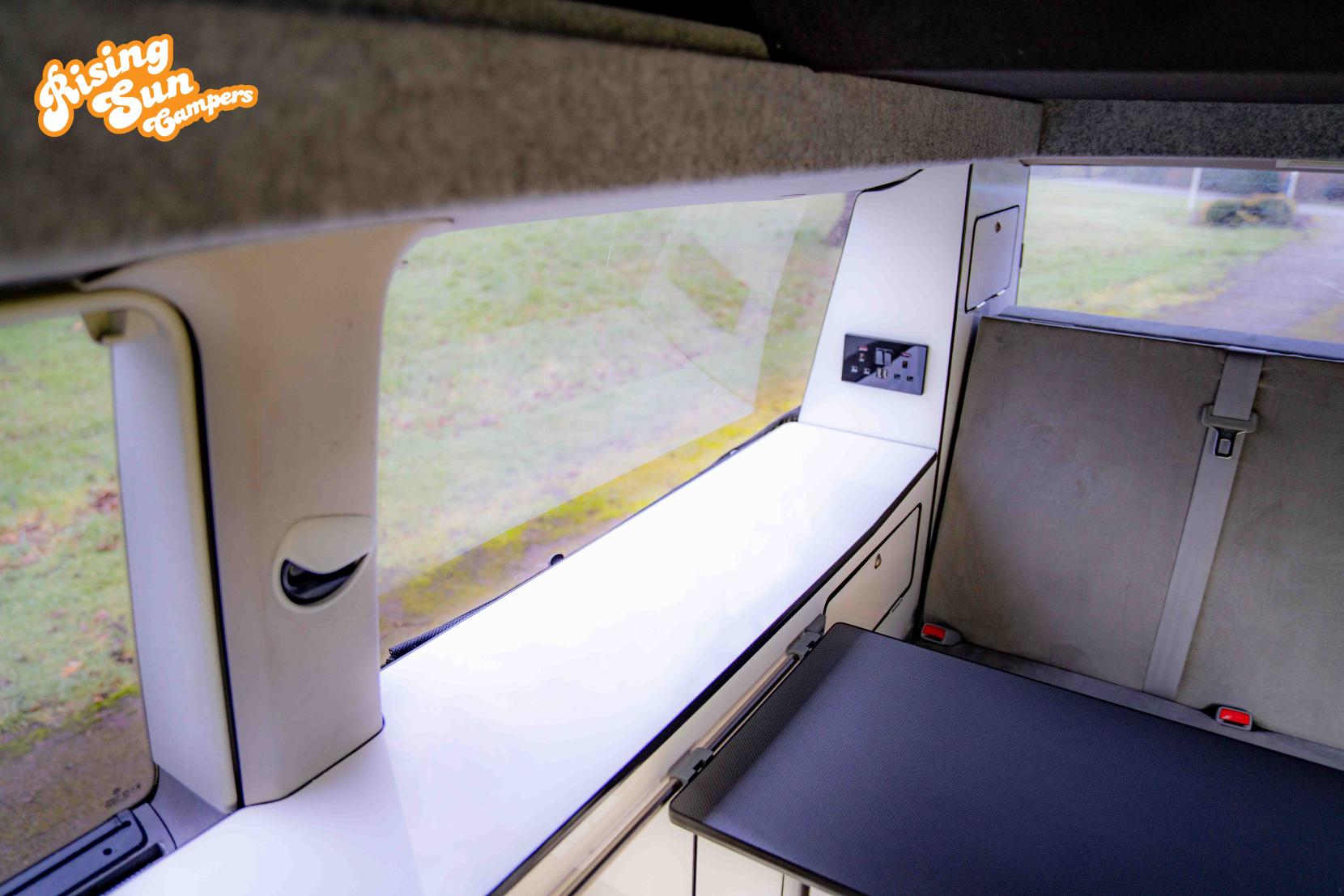 Volkswagen Transporter 2.5 TDI T30 SE Camper 4dr Diesel Auto L3 H1 (251 g/km, 128 bhp)