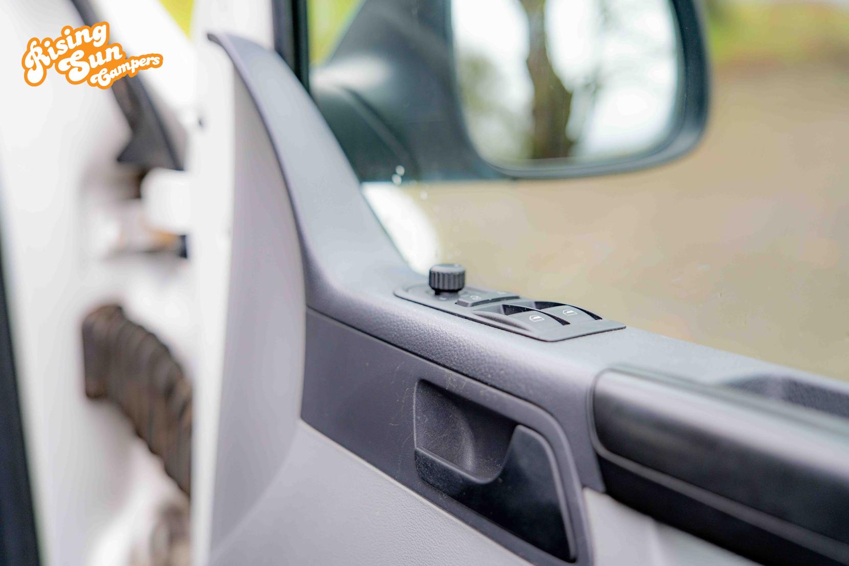 Volkswagen Transporter 2.0 TDI T30 Camper van 4dr Diesel Manual L3 H1 (198 g/km, 101 bhp)