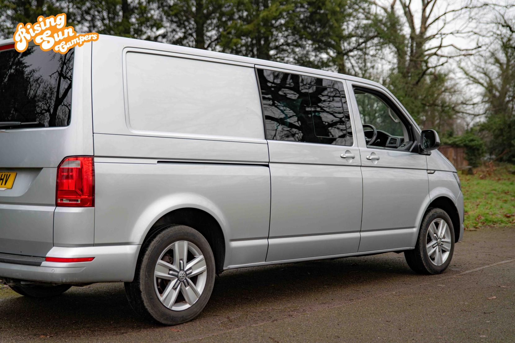 Volkswagen Transporter 2.0 TDI T32 BlueMotion Tech Highline Kombi Double Cab 5dr Diesel Manual FWD LWB Euro 6 (s/s) (150 ps)