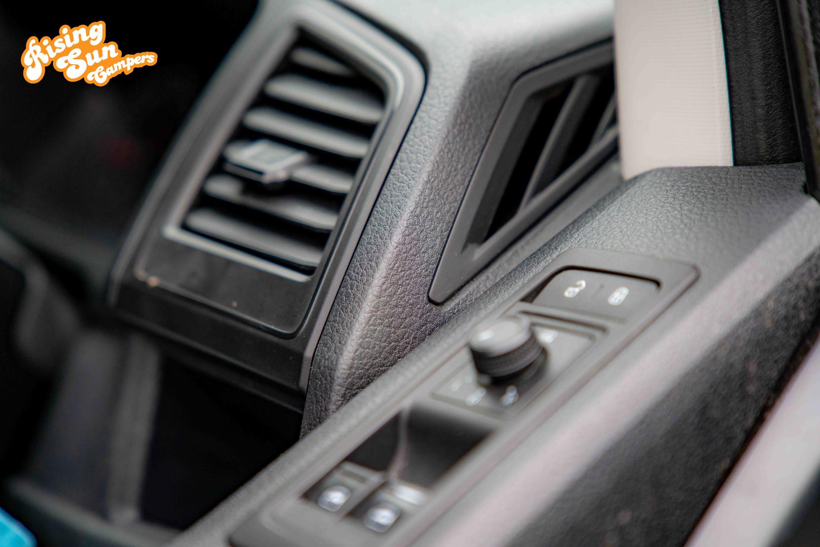 Volkswagen Transporter 2.0 TDI T32 BlueMotion Tech Highline Kombi Double Cab 5dr Diesel Manual FWD LWB Euro 6 (s/s) (150 ps)