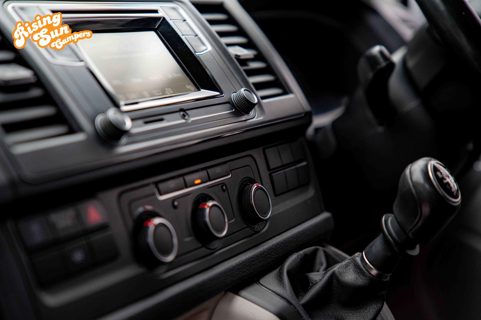 Volkswagen Transporter 2.0 TDI T32 BlueMotion Tech Highline Kombi Double Cab 5dr Diesel Manual FWD LWB Euro 6 (s/s) (150 ps)