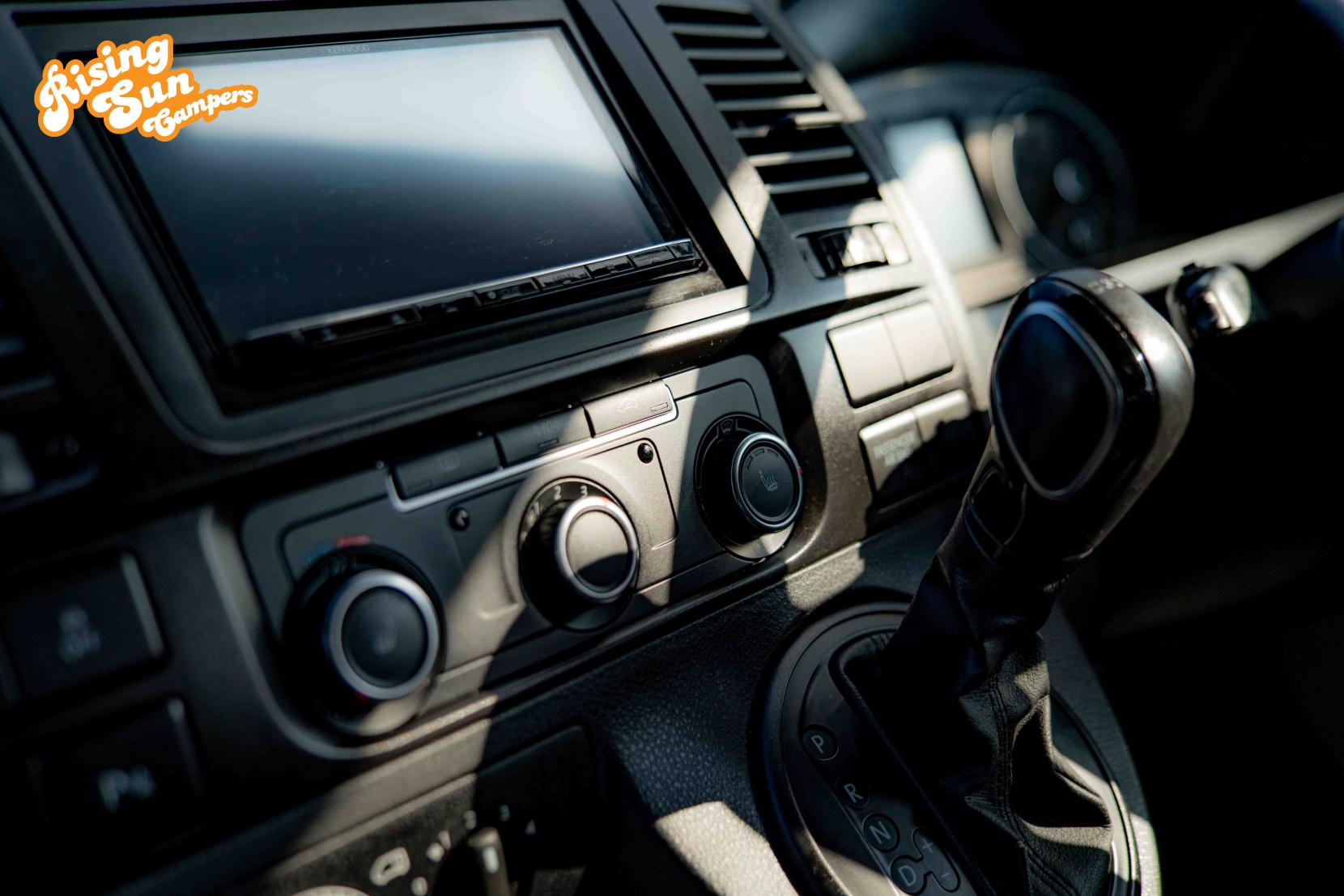 Volkswagen Transporter 2.0 TDI T32 Kombi 4dr Diesel DSG L1 H1 (211 g/km, 138 bhp)