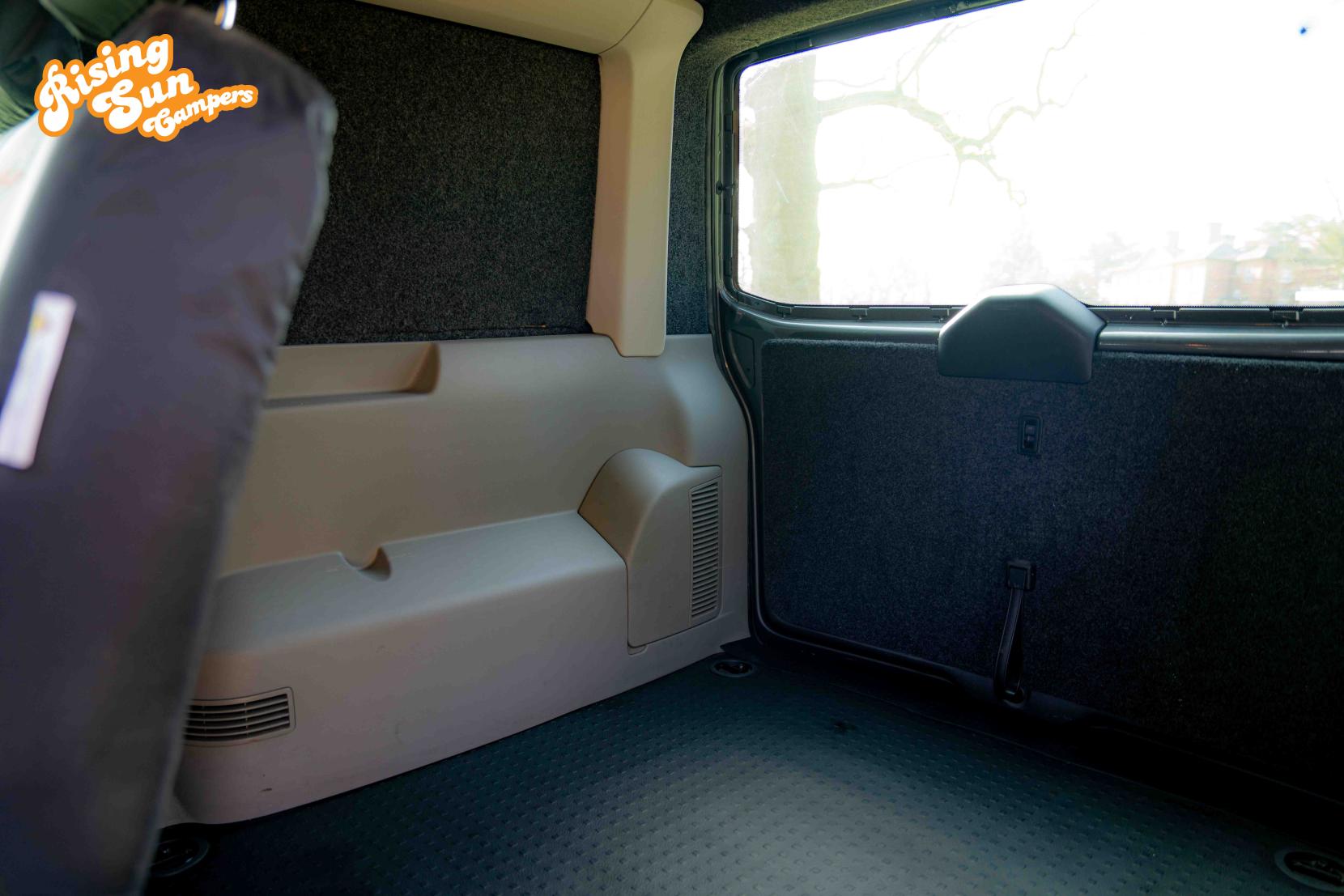 Volkswagen Transporter 2.0 TDI T32 Kombi 4dr Diesel DSG L1 H1 (211 g/km, 138 bhp)