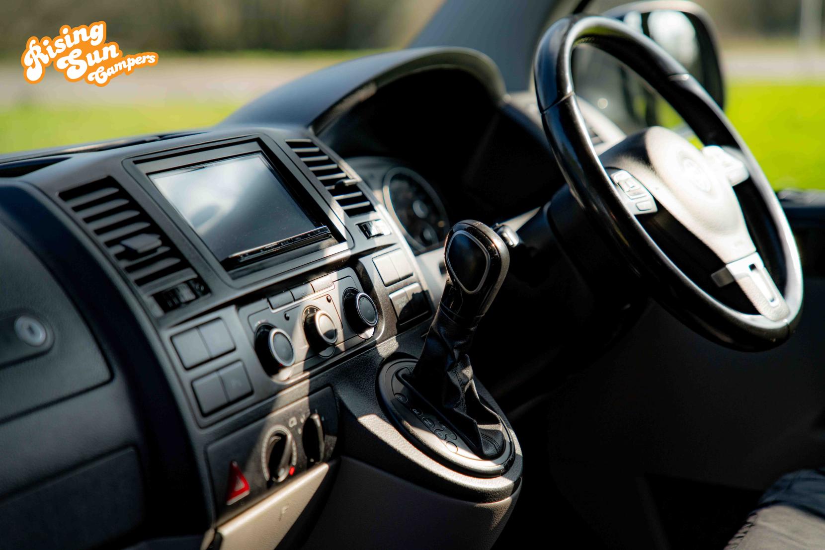 Volkswagen Transporter 2.0 TDI T32 Kombi 4dr Diesel DSG L1 H1 (211 g/km, 138 bhp)