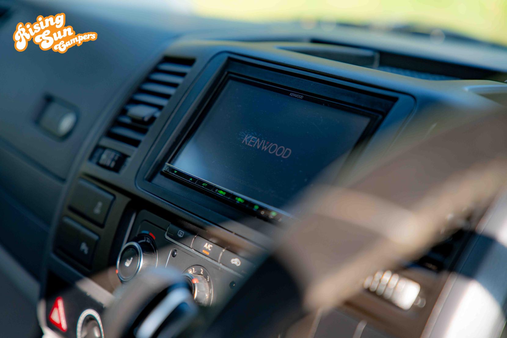 Volkswagen Transporter 2.0 TDI T32 Kombi 4dr Diesel DSG L1 H1 (211 g/km, 138 bhp)