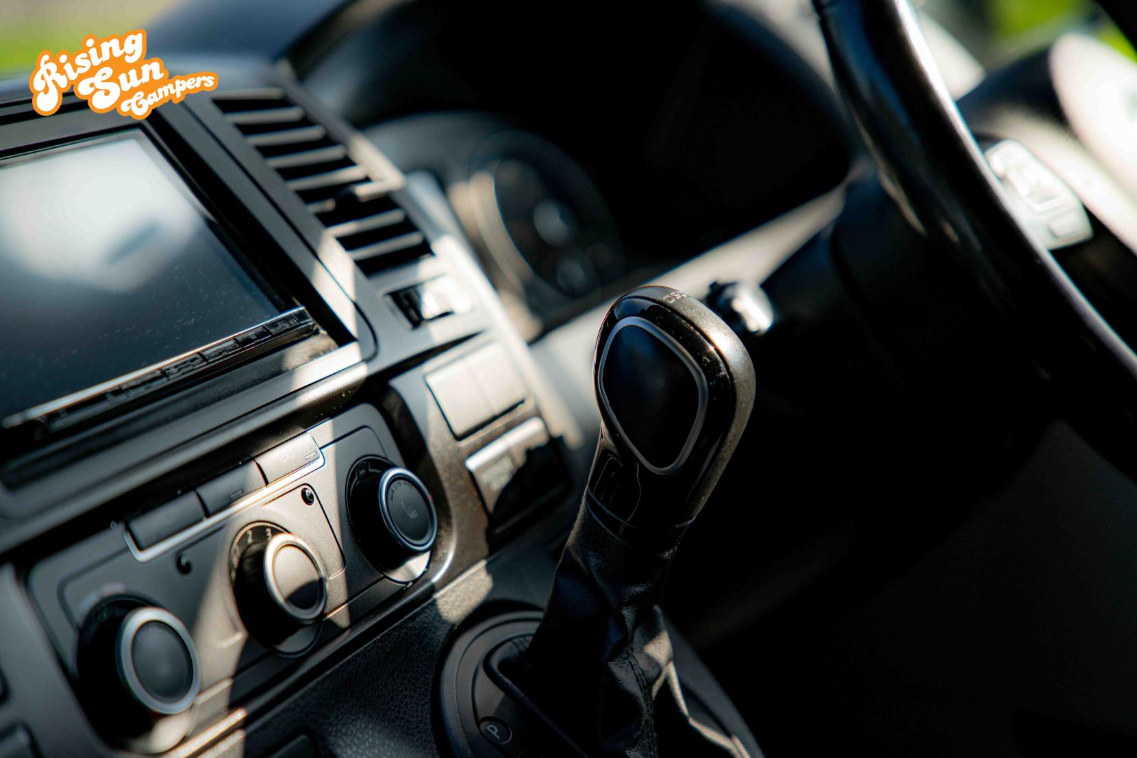 Volkswagen Transporter 2.0 TDI T32 Kombi 4dr Diesel DSG L1 H1 (211 g/km, 138 bhp)