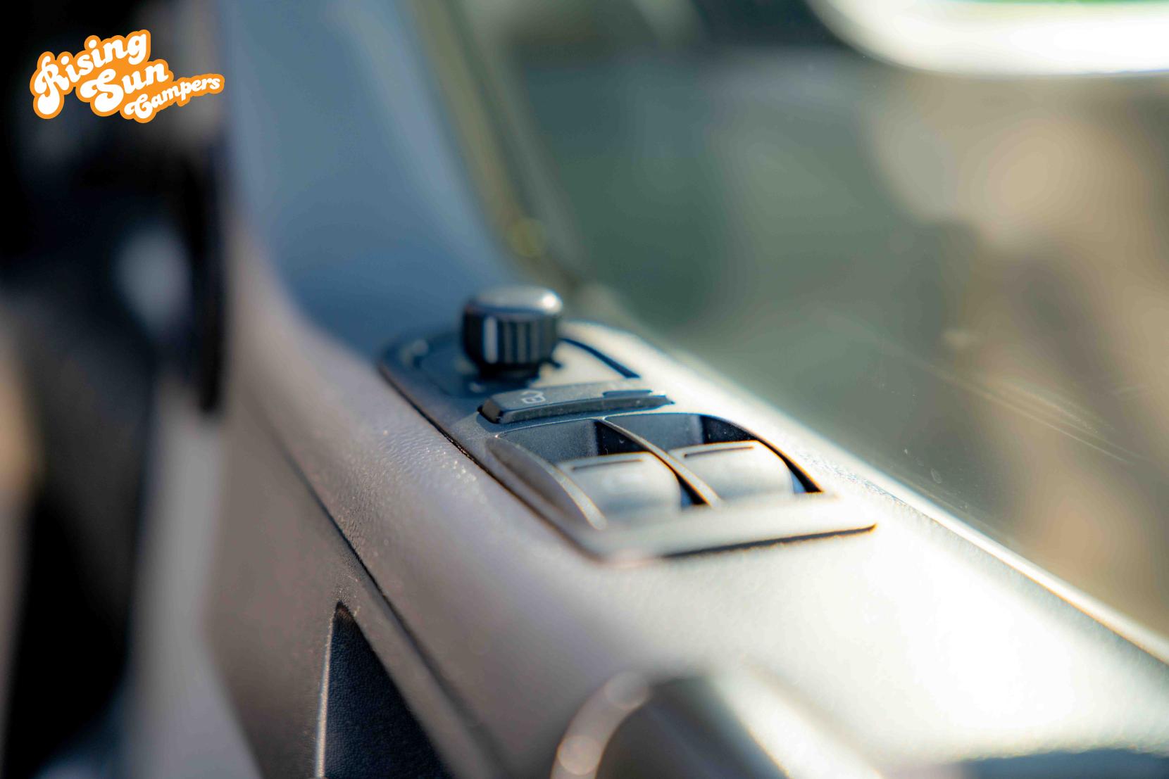 Volkswagen Transporter 2.0 TDI T32 Kombi 4dr Diesel DSG L1 H1 (211 g/km, 138 bhp)